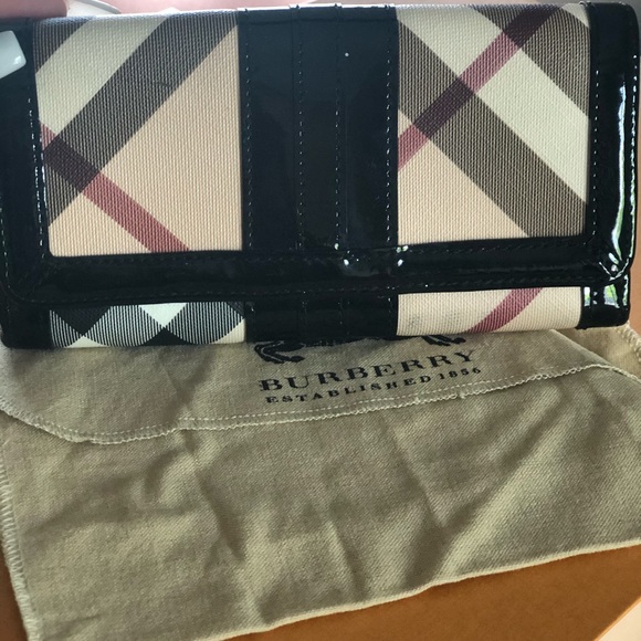 Burberry Crossbody with Matching Wallet - Picture 6 of 7